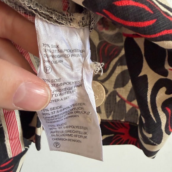 Tommy Bahama Red/Black Floral Silk Blend Hawaiian Printed Button Down Top size M - Picture 6 of 6
